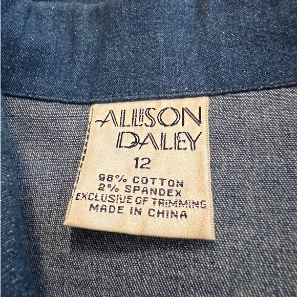 Allison Daley Denim Jacket with Purple Floral Appliques Metal Buttons Size 12 - Picture 4 of 5